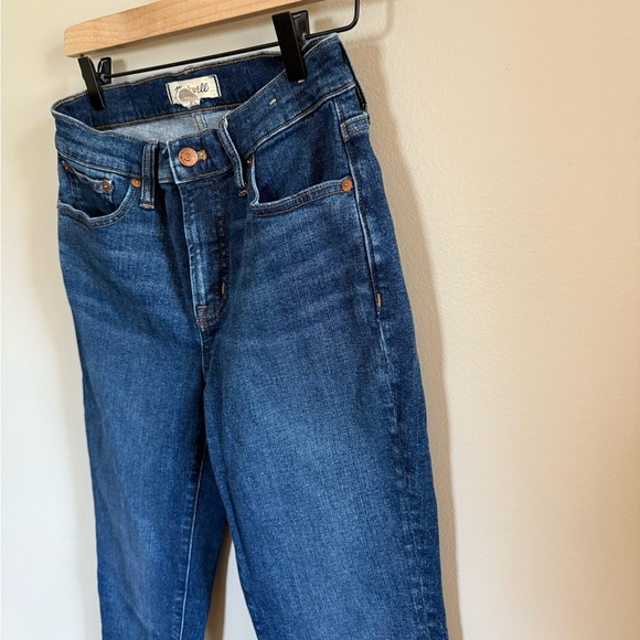 Madewell • The Petite Mid Rise Perfect Vintage Tapered Mom Dark Wash Jean - Picture 5 of 14